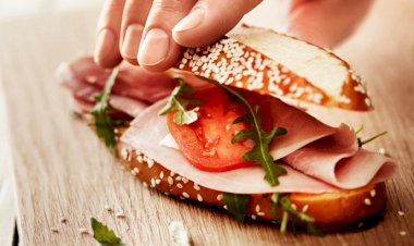 Lufthansa Economy Class'ta ücretsiz atıştırmayı iptal ediyor