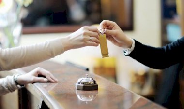 Otel endüstrisi, valileri COVID-19 aşı dağıtımının Faz 1b'si için otel çalışanlarını da dahil etmeye çağırıyor
