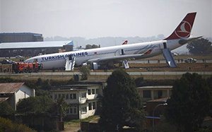 Nepal hava yoluyla gelen turistlere yeniden açılıyor, kara sınırları hala kapalı