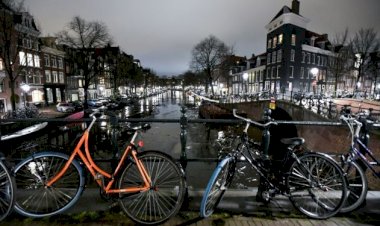 Hollanda Gece Sokağa Çıkma Yasağını 15 Mart'a kadar uzattı