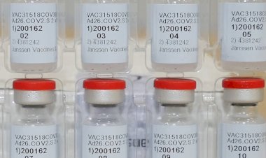 Aşının Başarısız Olduğu Fabrikanın Başına J & J'yi koydu, AstraZeneca'yı kaldırdı