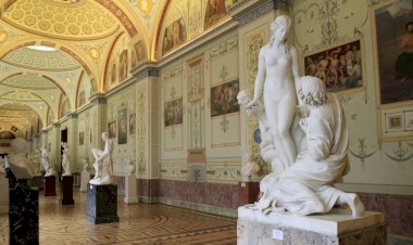 Saint Petersburg Müzesinde Çıplak Heykellere Resmi Şikayet